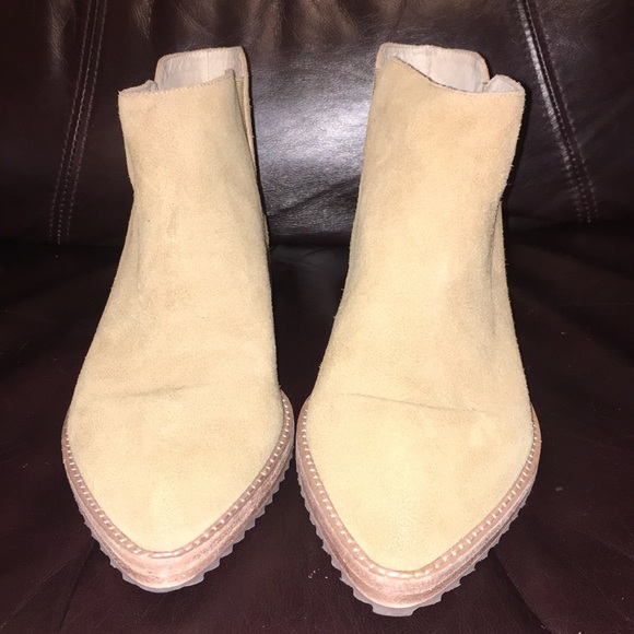 Matt Bernson Shoes - New Matt Bernson Tan Suede Bootie - Size 9.5